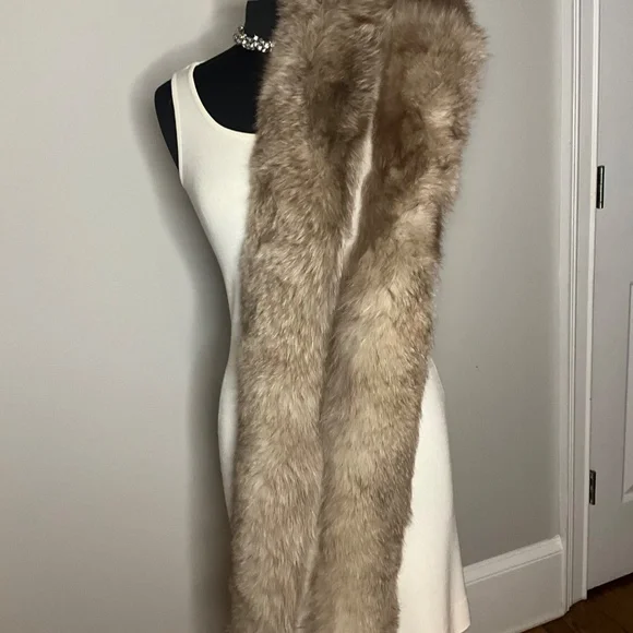 **STUNNING Real Fox Fur Wrap** - Picture 3 of 7